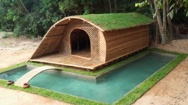 Креативная хижина из бамбука с бассейном.