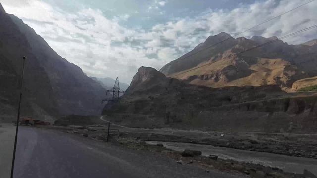 Памирский Тракт на Ретро автомобилях. Русский TOP GEAR. Фильм про Путешествие по Таджикистану.