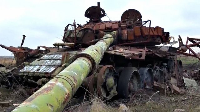 Своих не бросаем: как ремонтные бригады спасают разбитые танки в зоне СВО