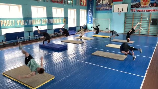 Как-то мучил ребят и девчонок на тренировке