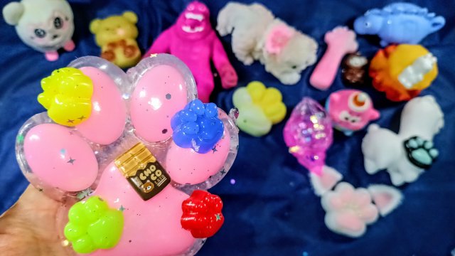 Асмр распаковка сквишей и антистрессов ТАБА лапки 🐾 приятные звуки АСМР сквишей 🥰 режу СКВИШИ ✨