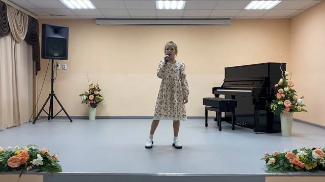 сл. И. Гуляевой, муз. А. Ермолова «Звездная страна», исполняет Хабарова Валерия