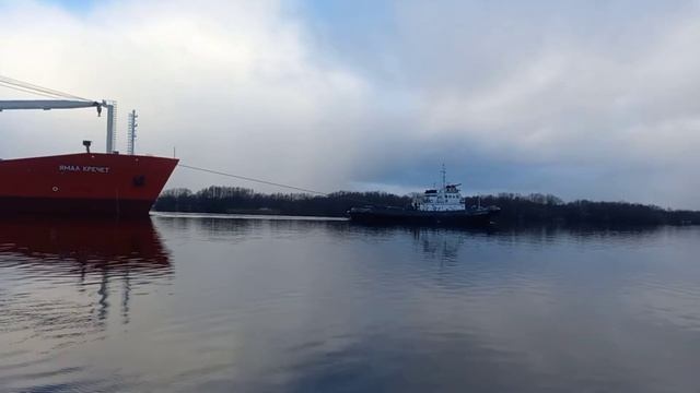 По реке по речке,  пароход уходит в море