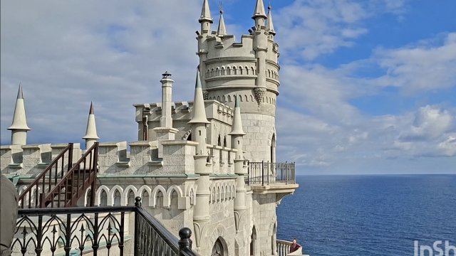 Едем в Замок "Ласточкино Гнездо"..