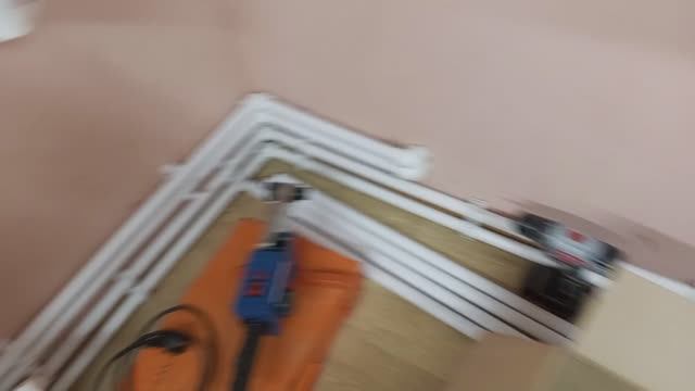 Подвожу воду и отопление в сан узел .