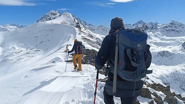 Идем по хребту к следующей вершине Габулу в Архызе