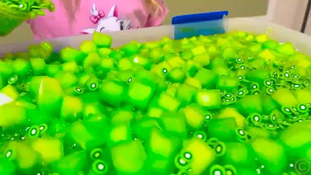 Настя_и_ее_друзья_играют_в_загадочный_челлендж