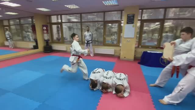 Неудачные попытки в силовом разбивании досок