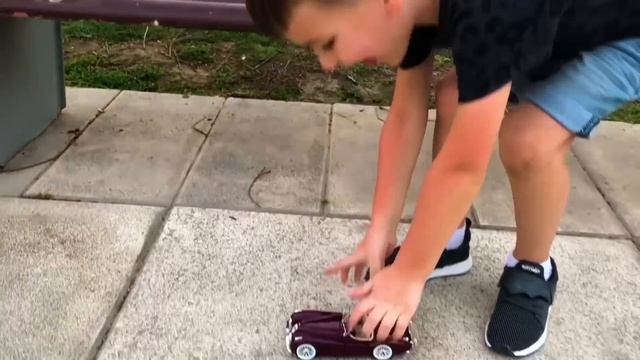 Марк находит спрятанные машины и участвует в большом приключении