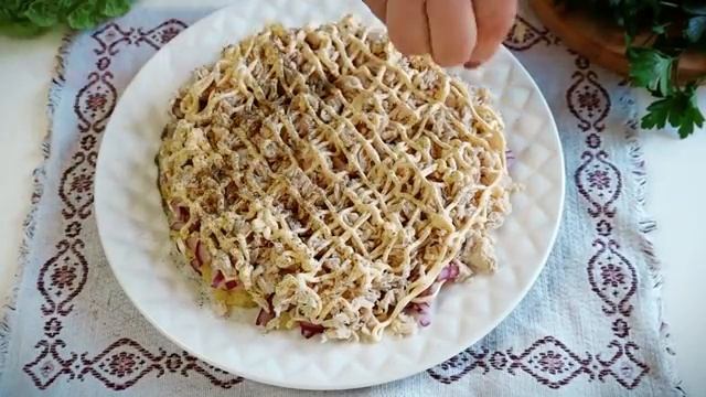 Салат КУРИЦА В ПЕРЬЯХ.  Минимум ингредиентов  и максимум вкуса. Праздничный Быстрый салат