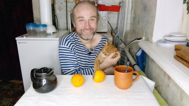 завтрак с саботажником Рыжулей. спасибо за донаты. мукбанг. обжор. еда на камеру. диета. шизофрения.