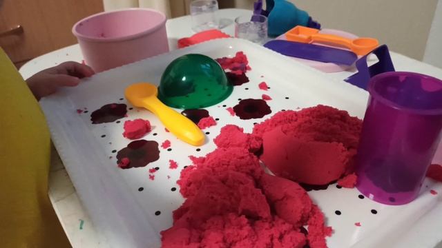 Наше первое знакомство с кинетическим песком. Чудесные новогодние каникулы.