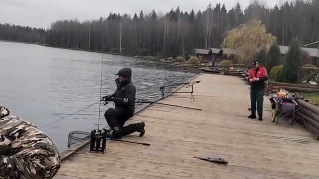 Обзор с водоема на запуске.