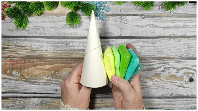 2 Идеи ёлочек ЛЕГКО и ПРОСТО из лёгкого пластилина своими руками. Новогодние поделки.