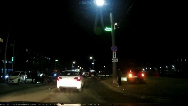 Серьезное ДТП на КМЗ с участием четырех авто