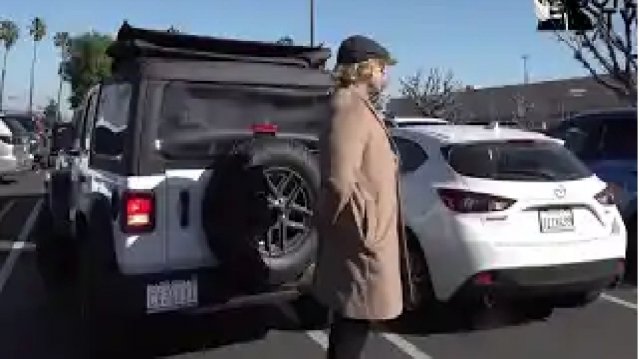 ГАНГСТЕР ИЗ ЛИВЕРПУЛЯ УЧИТ МЕСТНЫХ ЭТИКЕТУ (ПРАНК)