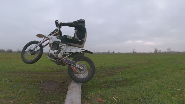 Эндуро тренировка и вечерний прохват по лайту.