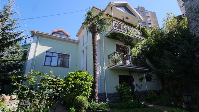 Прекрасное домовладение в центре Ялты