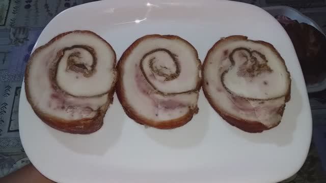 ДЕРЕВЕНСКИЙ СВИНОЙ РУЛЕТ ИЗ ПОДПУЗЬЯ В ЛУКОВОЙ ШЕЛУХЕ ! ГОТОВИМ ДОМА, ЕДИМ ВКУСНО !