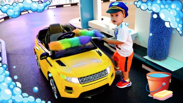 Крис играет в игровом центре для детей!