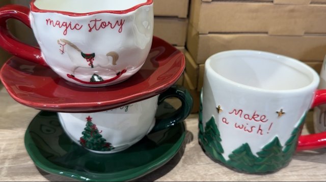 В Фикс прайс классные завалы посуды! Много новинок для кухни. Красивые тарелки, кружки, кастрюли.