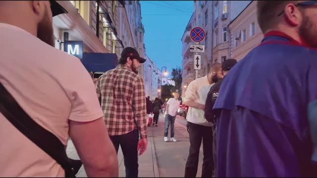 Москва ночью жизнь города туристы огни и прогулка по центру 🌟🚶♂️