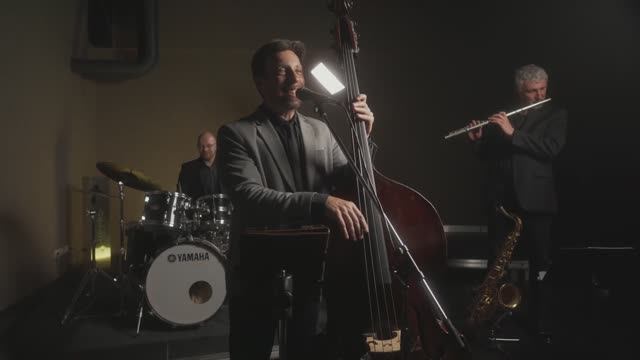 Валентин Лакодин и его соул-джаз проект Cigar Hall (Dean Martin songs)