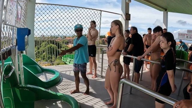 Катание на водных горках. Waterbom Bali, Кута, Индонезия.