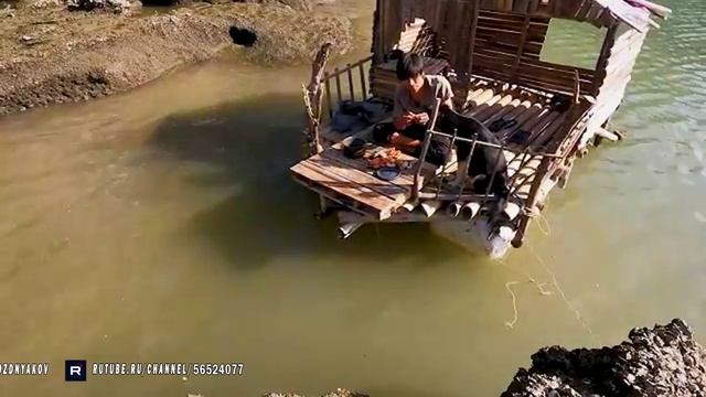 Плавучий дом мечты - Выживание на плоту с моим верным псом! Ловим крабов и рыбу