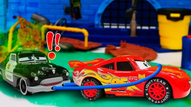 МУЛЬТИКИ ПРО МАШИНКИ. МОЛНИЯ МАКВИН и РЕВ МОТОРОВ.В ПОГОНЕ ЗА МЕЧТОЙ