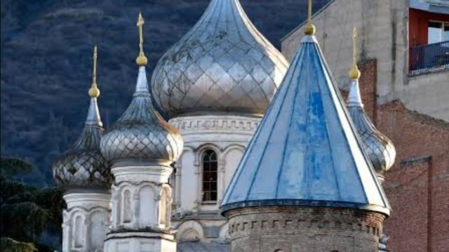 Монастырь Лурджи построен Андреем Боголюбским.