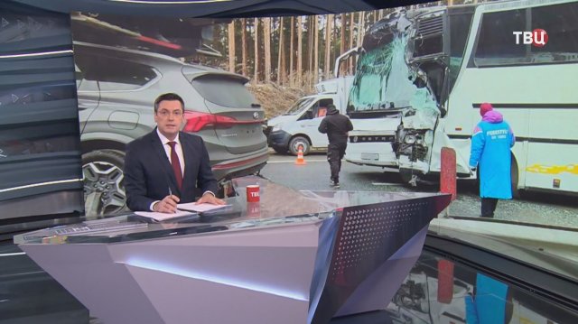 Автобус с детьми столкнулся с автовозом в Челябинской области