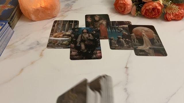 Кто планирует проявиться к вам в скором времени 🔮💫🕺Таро