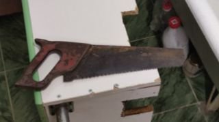 Режу мебель советской ножовкой