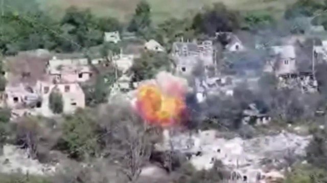 Под Красноармейском танки наносят удары по укреплениям ВСУ.