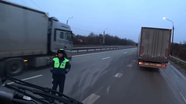 САМЫЙ БЫСТРЫЙ РАЗГОВОР С ГАИШНИКОМ.  5 ЛЕТ, 900 000 КМ  ЛУЧШАЯ МАШИНА  ДЛЯ ДАЛЬНОБОЯ.