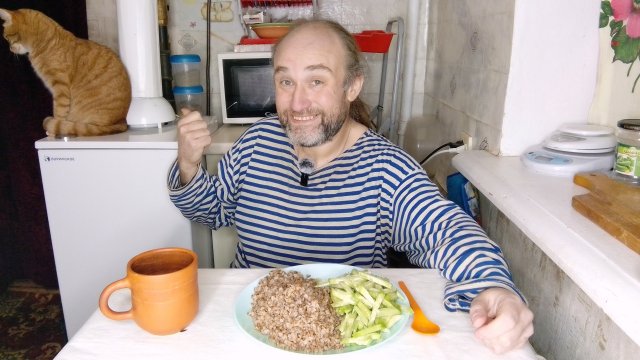 обед с Рыжулей. почему очень важно прощать обиды. мукбанг. обжор. еда на камеру. диета. шизофрения.