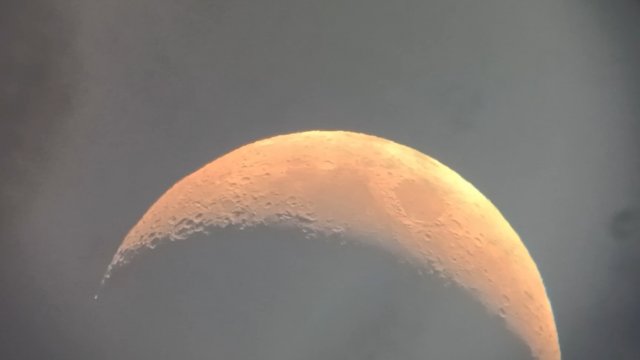 Луна через SkyWatcher Skymax 90