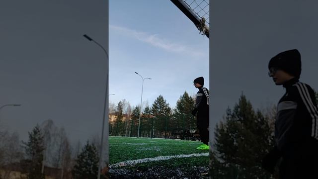 ИГРАЕМ ФУТБОЛ⚽️ БЬЁМ ПЕНАЛЬТИ