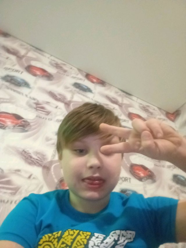 кто смотрит аниме клинок рассекающий демонов пиши в комменты я