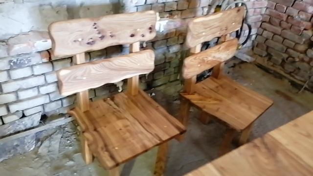 Стол и стулья из слэбов натурального дерева в деревенском стиле