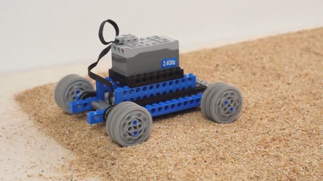 LEGO Sand Challenge: 9 самых быстрых автомобилей LEGO, мчащихся по крутой песчаной дюне