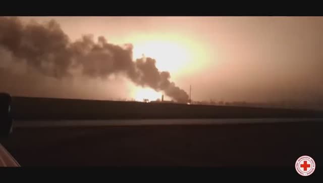 🇺🇦🔥 Светло как днем: кадры мощнейшего ночного пожара в Лимановке (Панютино) Харьковской области