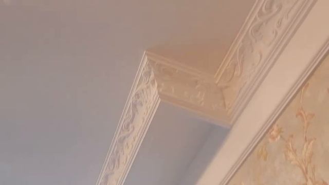 Ремонт квартиры Томск. Монтаж карнизов, ниши и обратных полок потолков из гипсокартона.