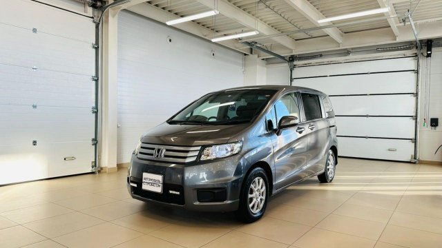Honda Freed Spike, 2012 год