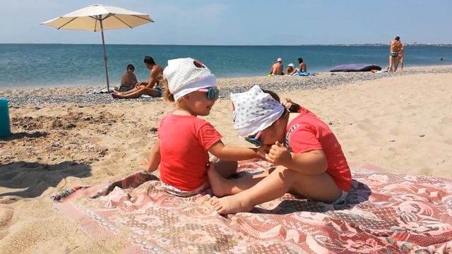 Сестры Двойняшки! #дети #милота #двойняшки #двойня #Крым #Евпатория #Черноеморе #близняшки #funny