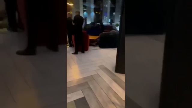 #Украина Один человек погиб в результате стрельбы в одном из ресторанов в центре Киева.