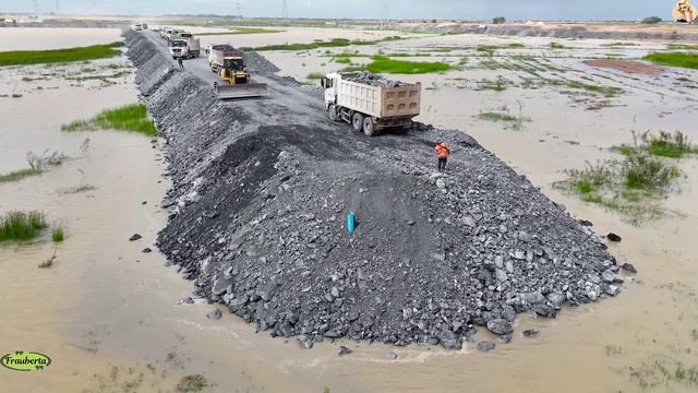 Строительство, засыпка, дорога на озере