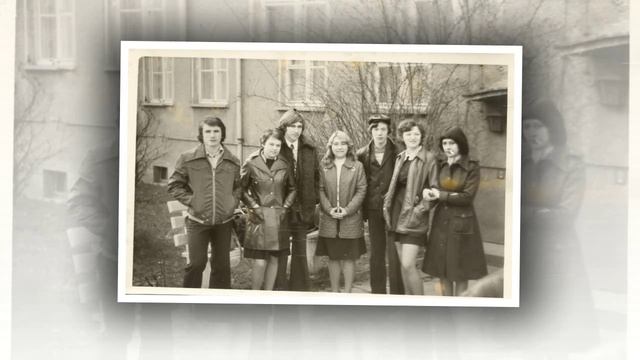 Ожившая земля,зелёная трава