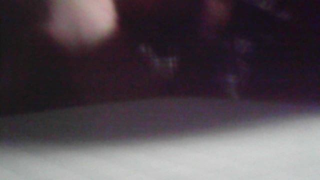 Вырезаю новую канализационную прокладку для раковины